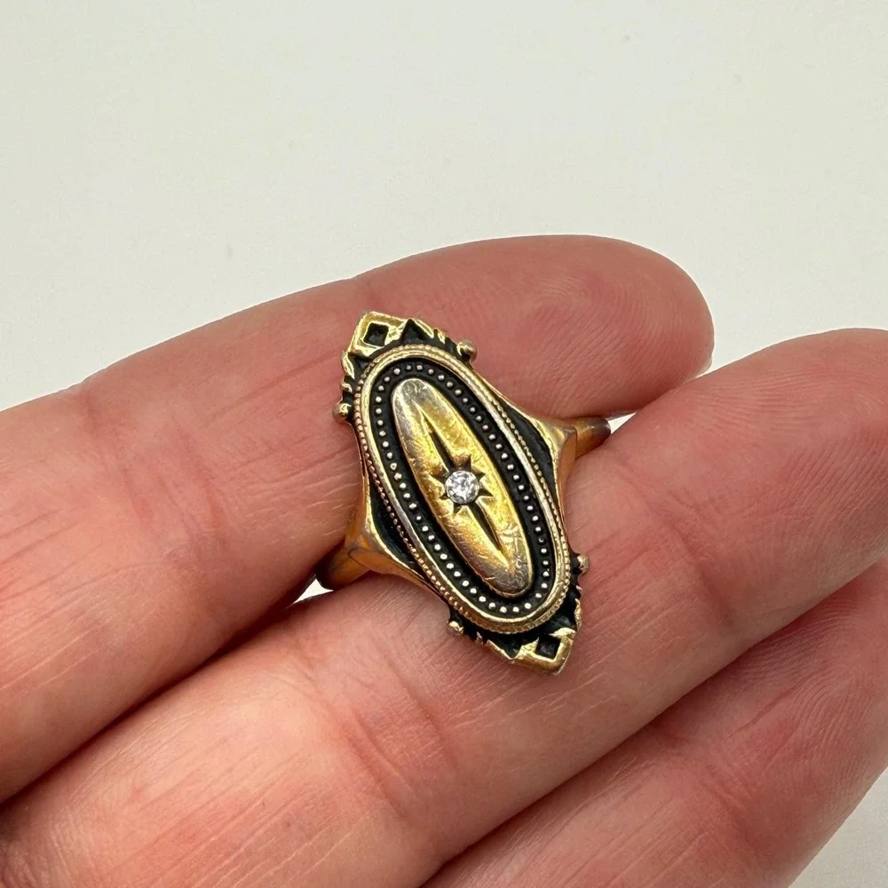 Vintage Avon Kensington‎ Gold Tone Black Shield Rhinestone Starburst Ring Size 9